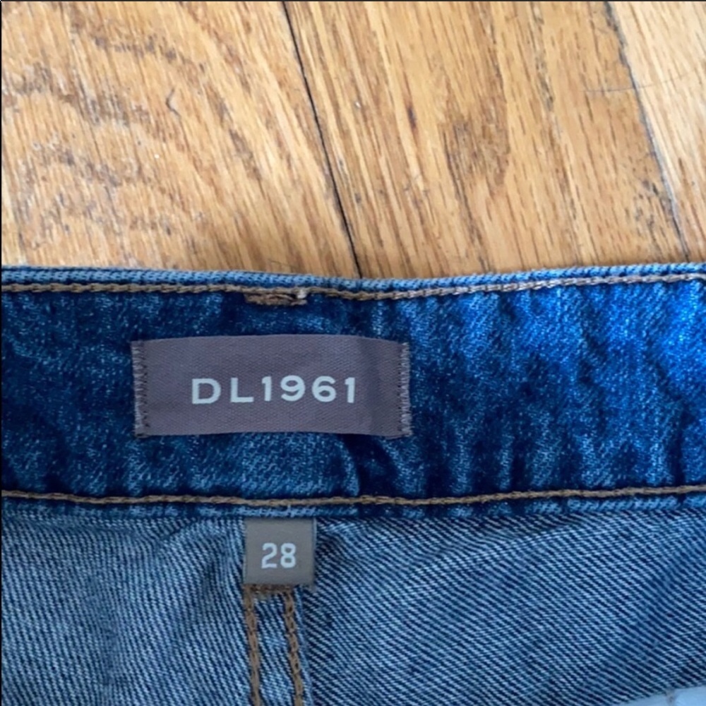 DL 1961 High Rise Hepburn Short - Picture 4 of 6